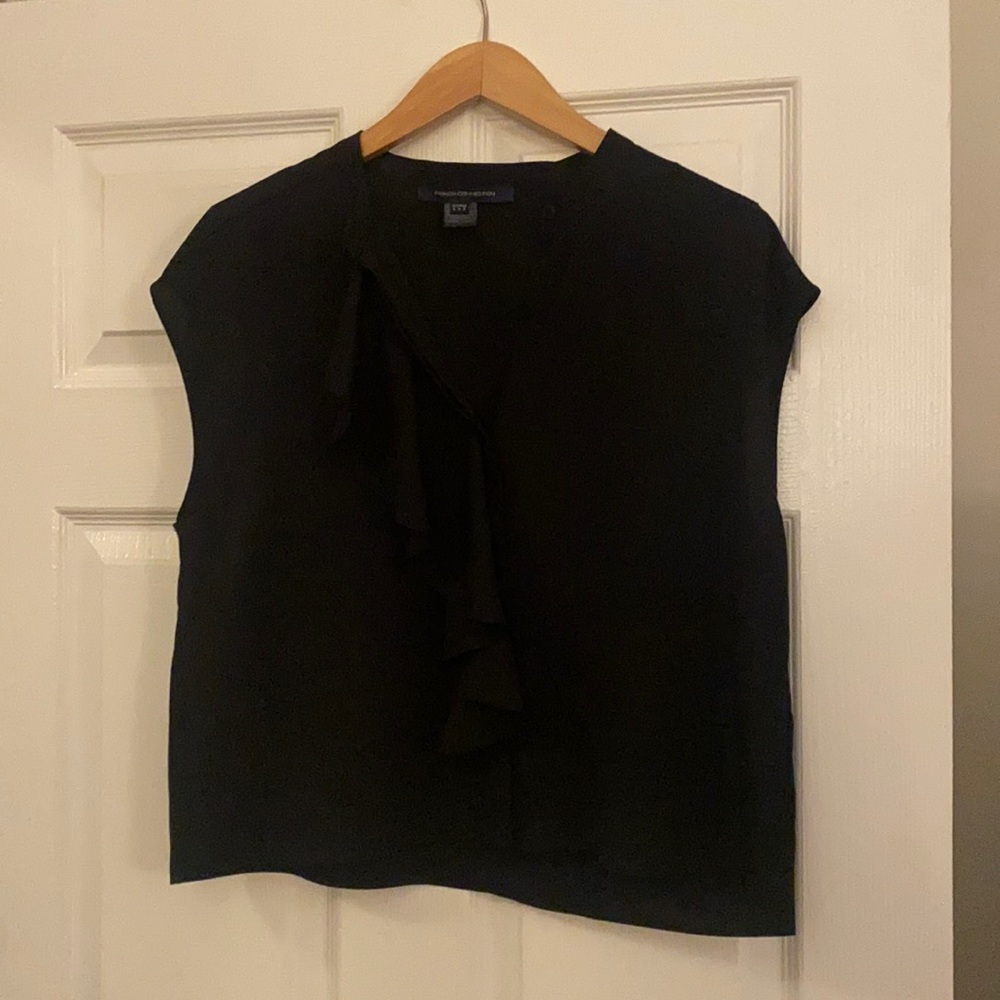 FRENCH CONNECTION SLEEVELESS BLACK BLOUSE SIZE 8 RUFFLE ACCENT